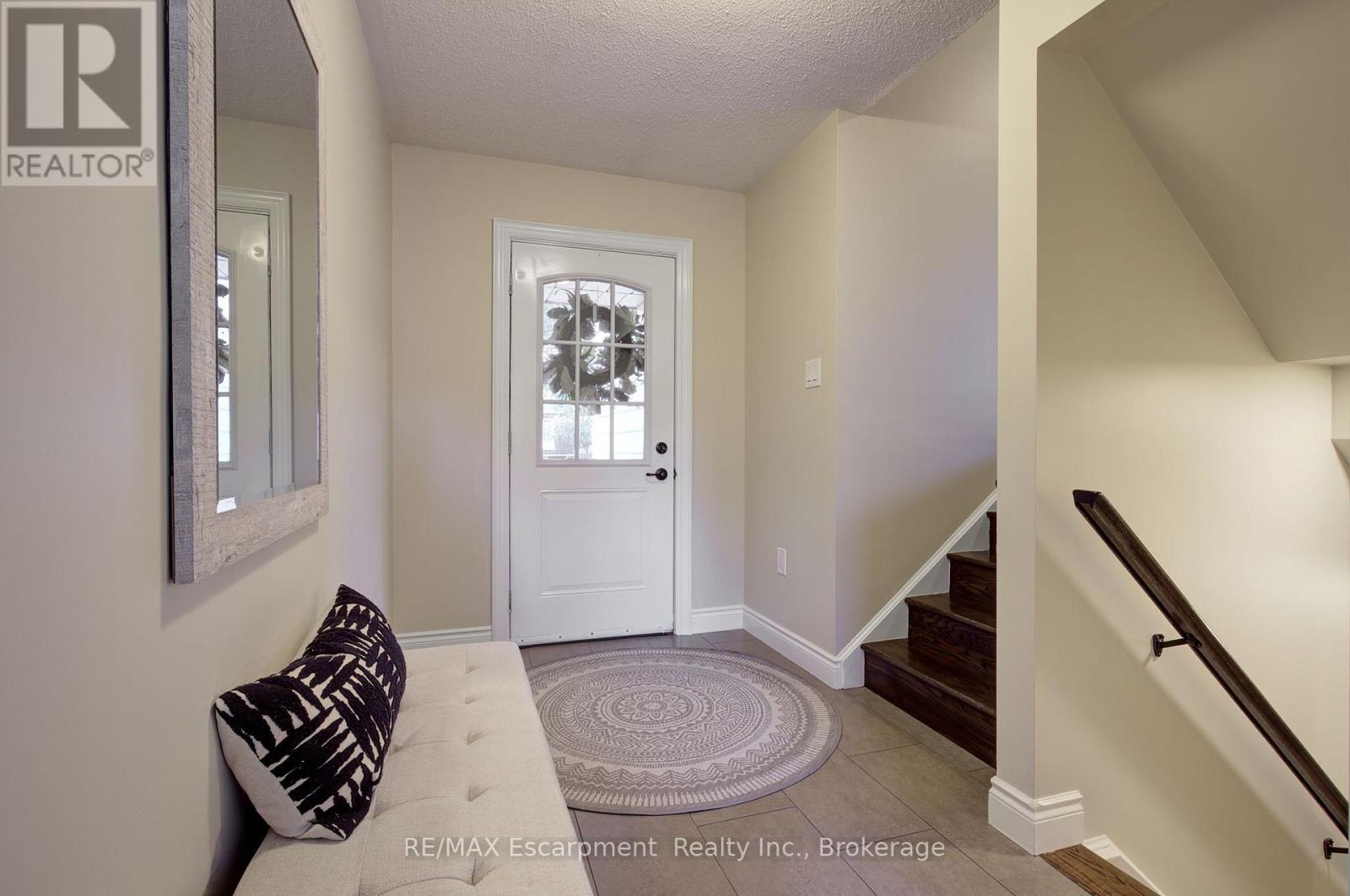 1491 Brenner Crescent, Burlington, Ontario  L7P 2V9 - Photo 4 - W12463057
