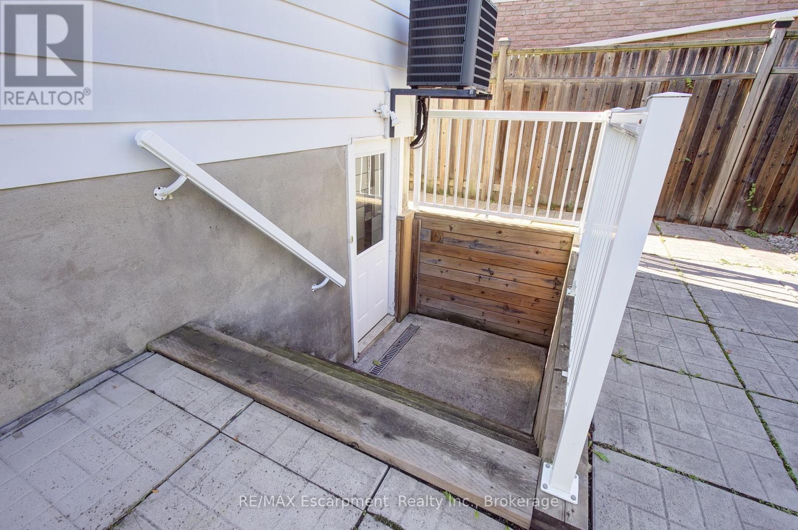 1491 Brenner Crescent, Burlington, Ontario  L7P 2V9 - Photo 43 - W12463057