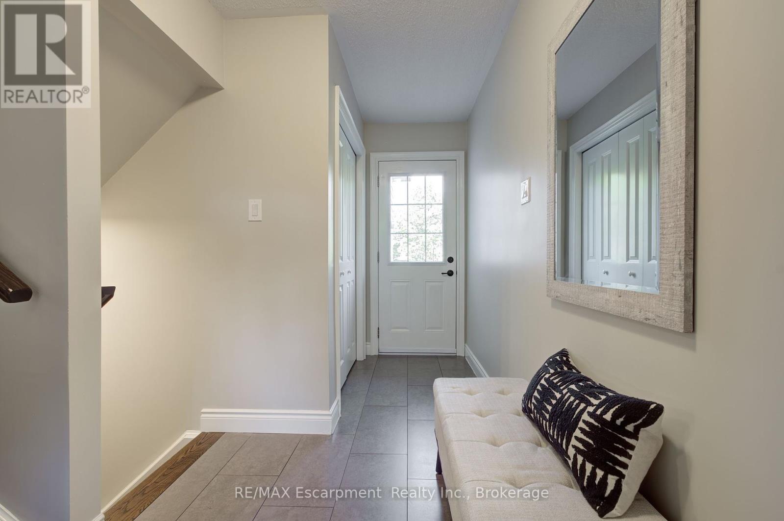1491 Brenner Crescent, Burlington, Ontario  L7P 2V9 - Photo 5 - W12463057