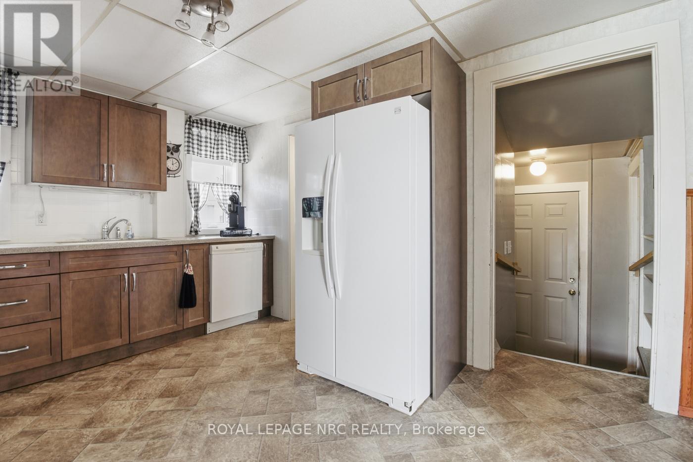5561 Dorchester Road, Niagara Falls, Ontario  L2G 5S2 - Photo 12 - X12463059