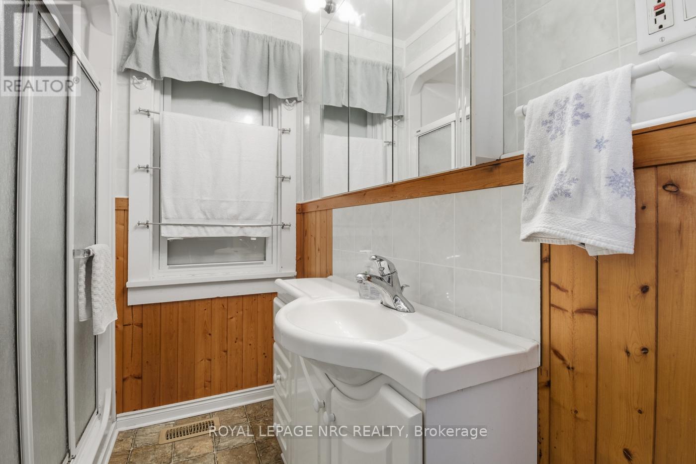 5561 Dorchester Road, Niagara Falls, Ontario  L2G 5S2 - Photo 18 - X12463059