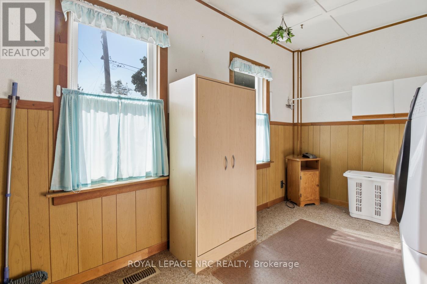 5561 Dorchester Road, Niagara Falls, Ontario  L2G 5S2 - Photo 30 - X12463059