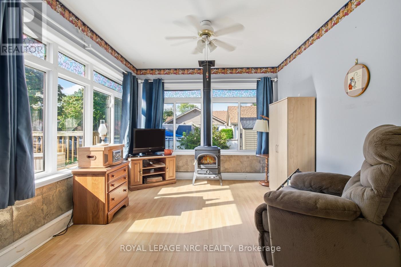 5561 Dorchester Road, Niagara Falls, Ontario  L2G 5S2 - Photo 33 - X12463059