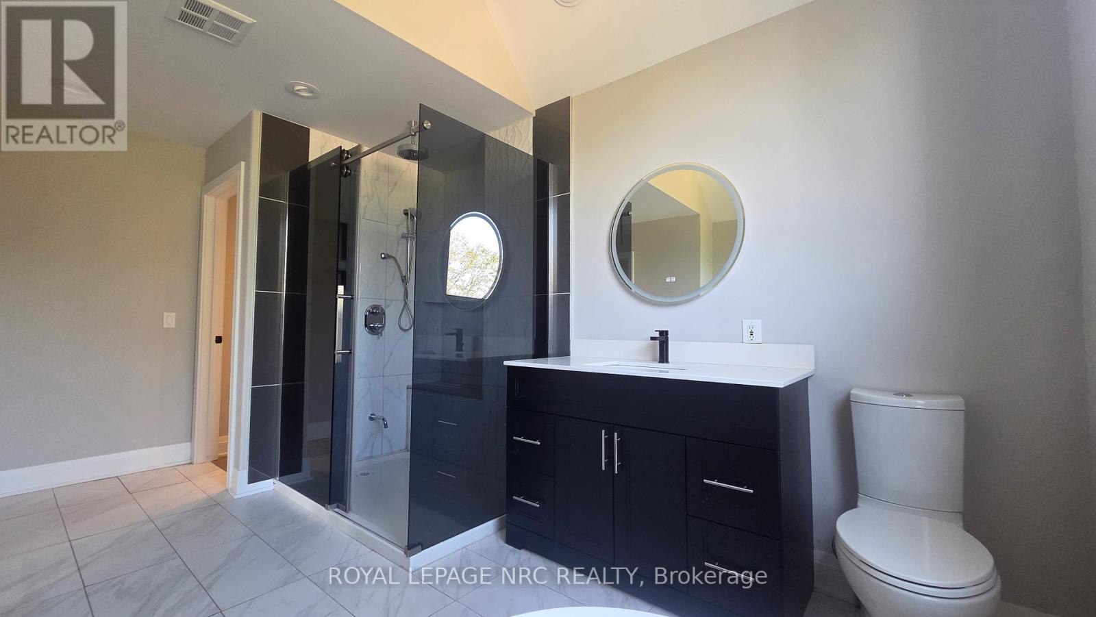 170 Lakeshore Road, Fort Erie, Ontario  L2A 1B2 - Photo 12 - X12463102