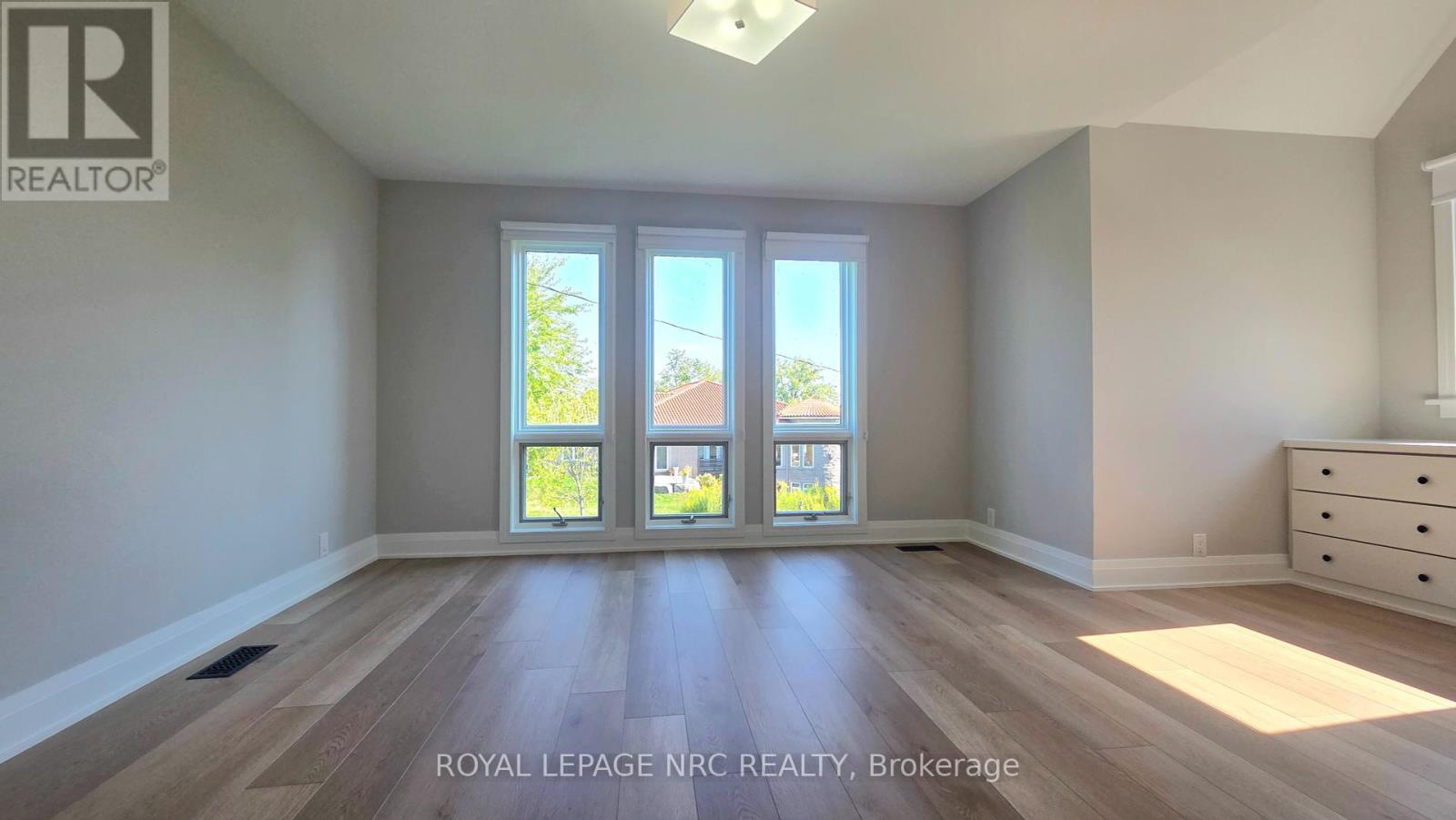 170 Lakeshore Road, Fort Erie, Ontario  L2A 1B2 - Photo 15 - X12463102