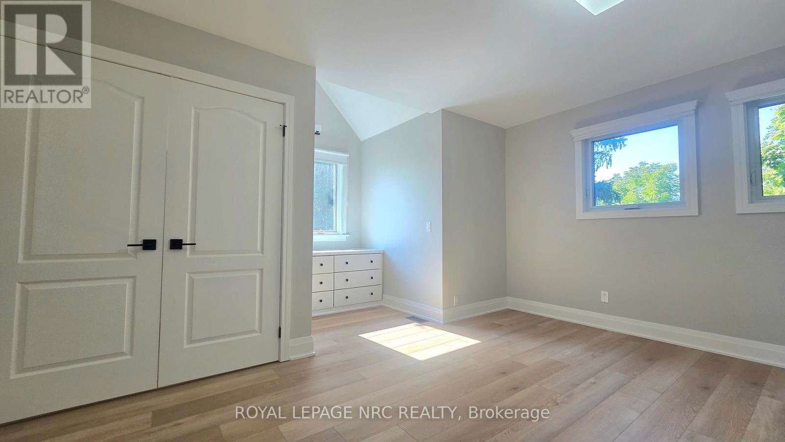 170 Lakeshore Road, Fort Erie, Ontario  L2A 1B2 - Photo 17 - X12463102