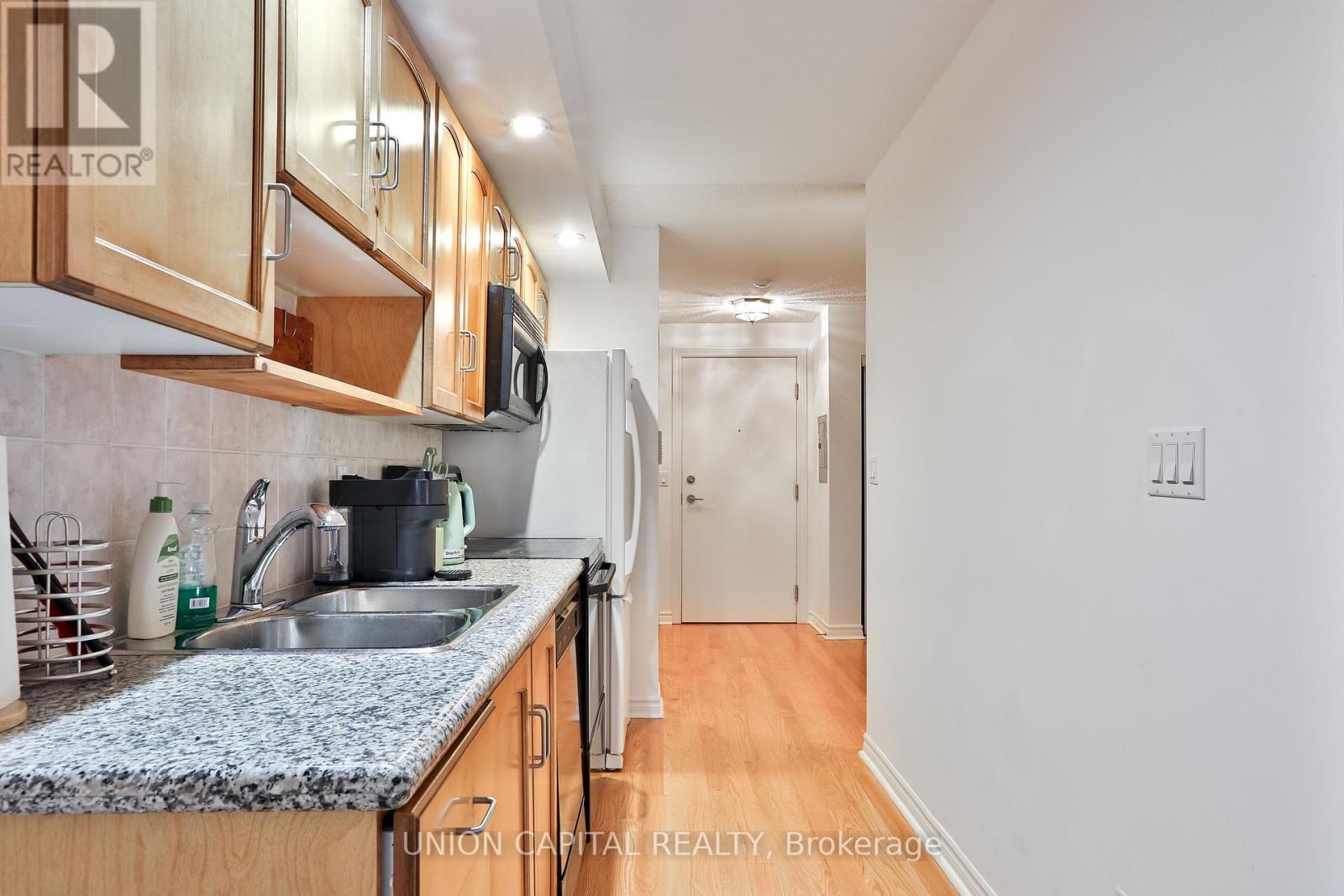 222 - 270 Wellington Street W, Toronto, Ontario  M5V 3P5 - Photo 10 - C12462916