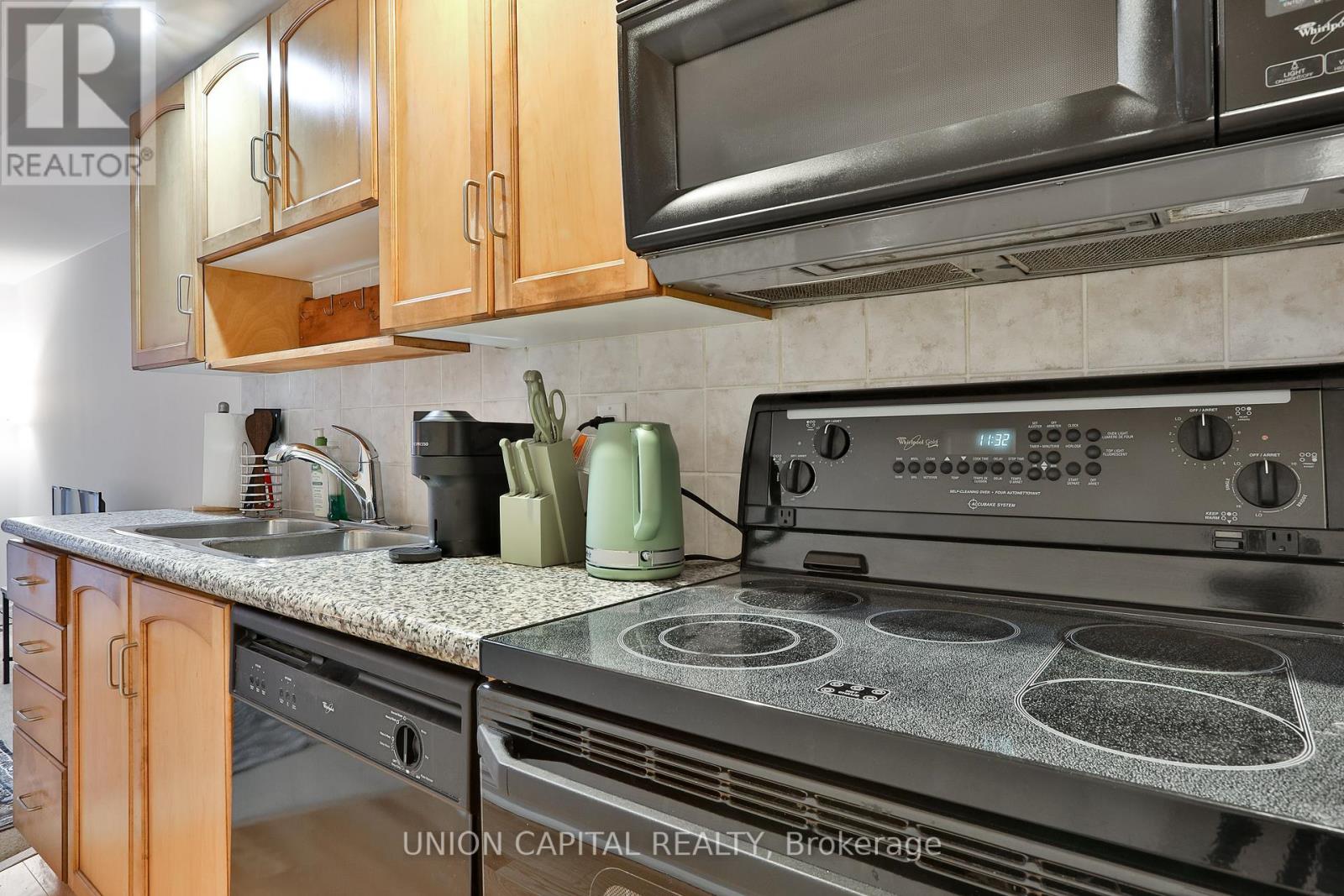 222 - 270 Wellington Street W, Toronto, Ontario  M5V 3P5 - Photo 16 - C12462916