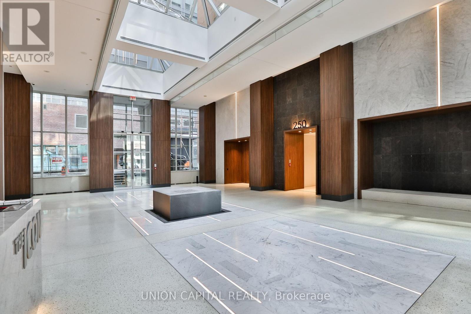 222 - 270 Wellington Street W, Toronto, Ontario  M5V 3P5 - Photo 17 - C12462916
