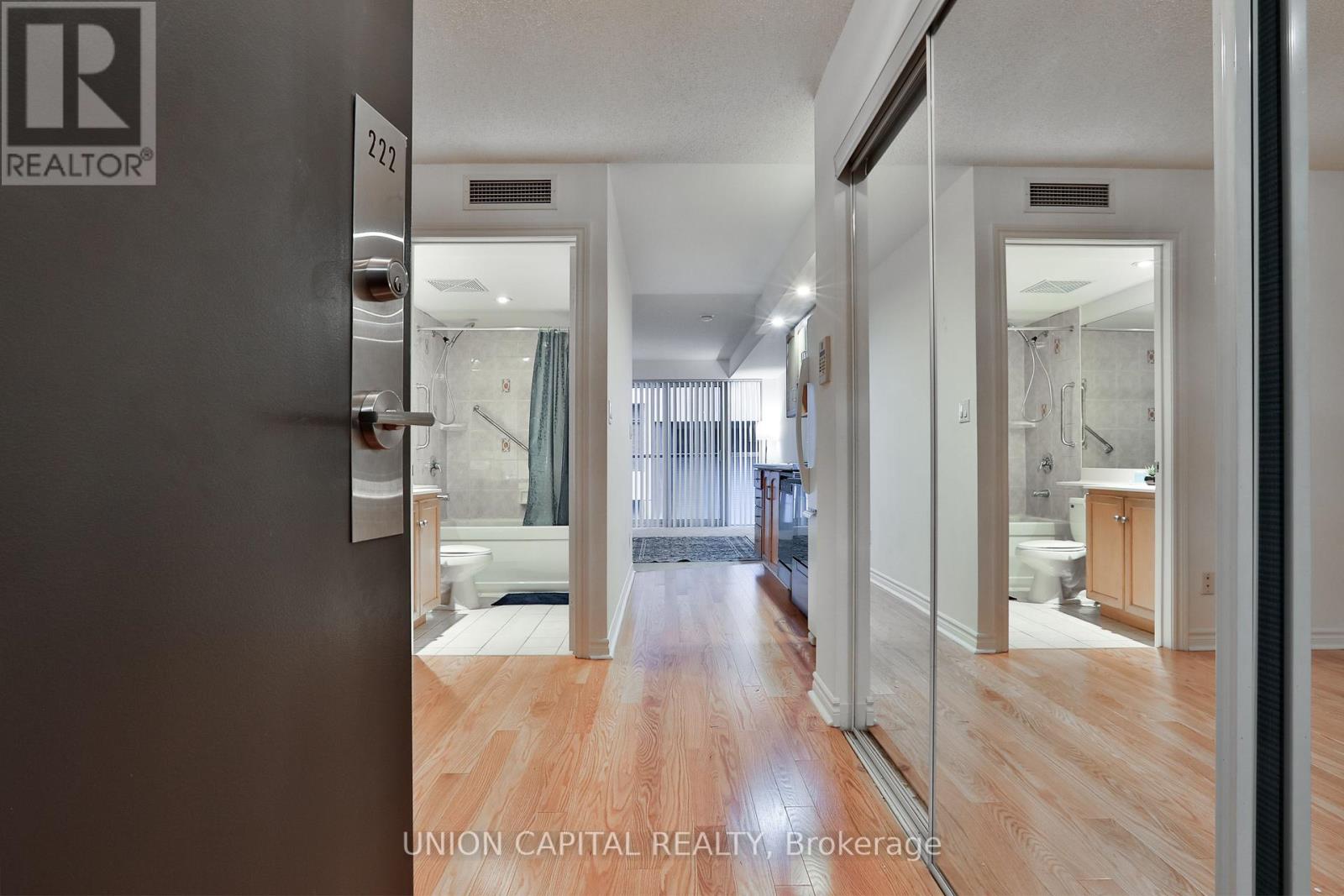 222 - 270 Wellington Street W, Toronto, Ontario  M5V 3P5 - Photo 2 - C12462916