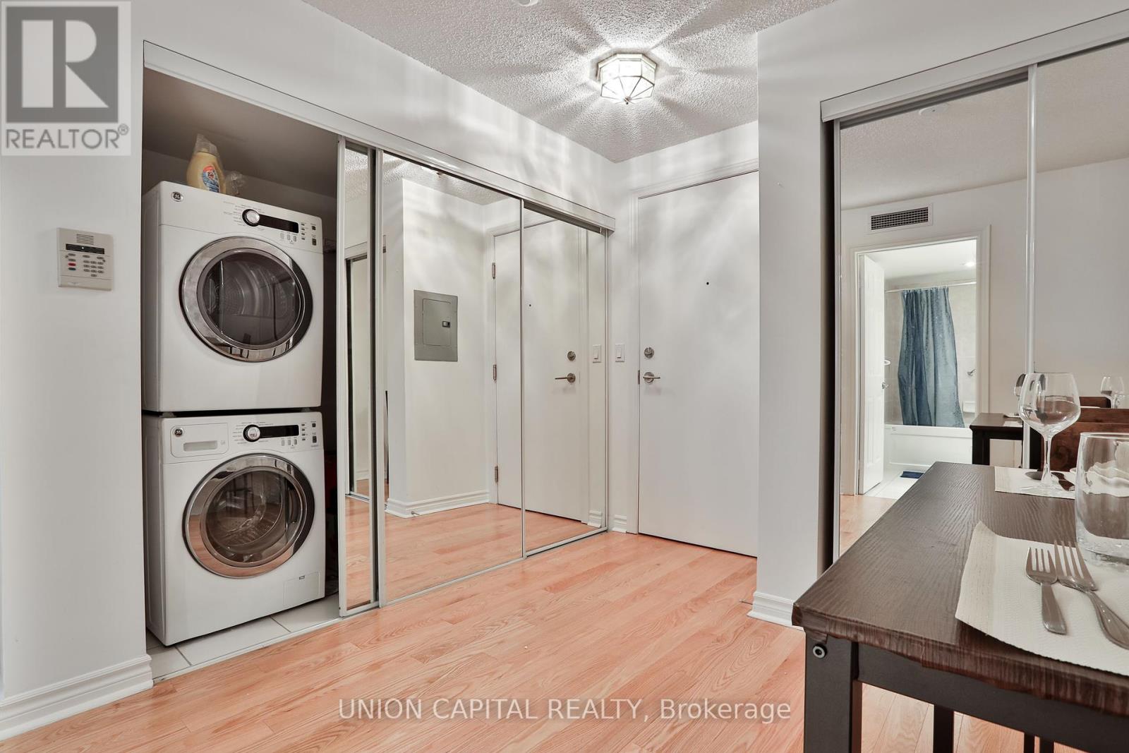 222 - 270 Wellington Street W, Toronto, Ontario  M5V 3P5 - Photo 5 - C12462918