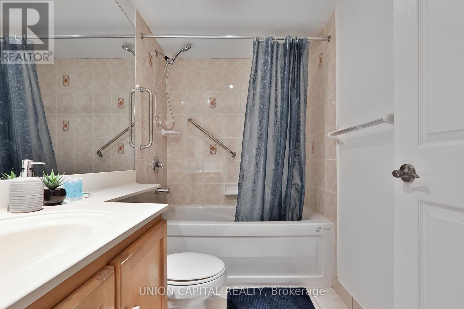 222 - 270 Wellington Street W, Toronto, Ontario  M5V 3P5 - Photo 7 - C12462918