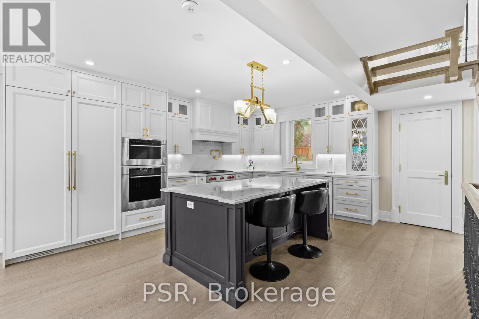 15 Strathallan Boulevard, Toronto, Ontario  M5N 1S8 - Photo 2 - C12462950