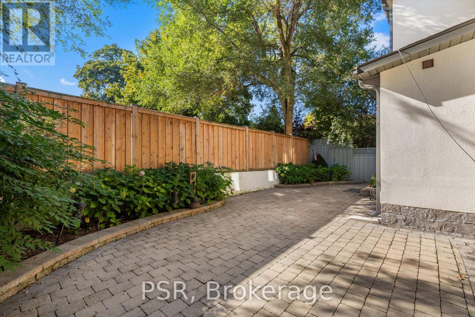 15 Strathallan Boulevard, Toronto, Ontario  M5N 1S8 - Photo 24 - C12462950