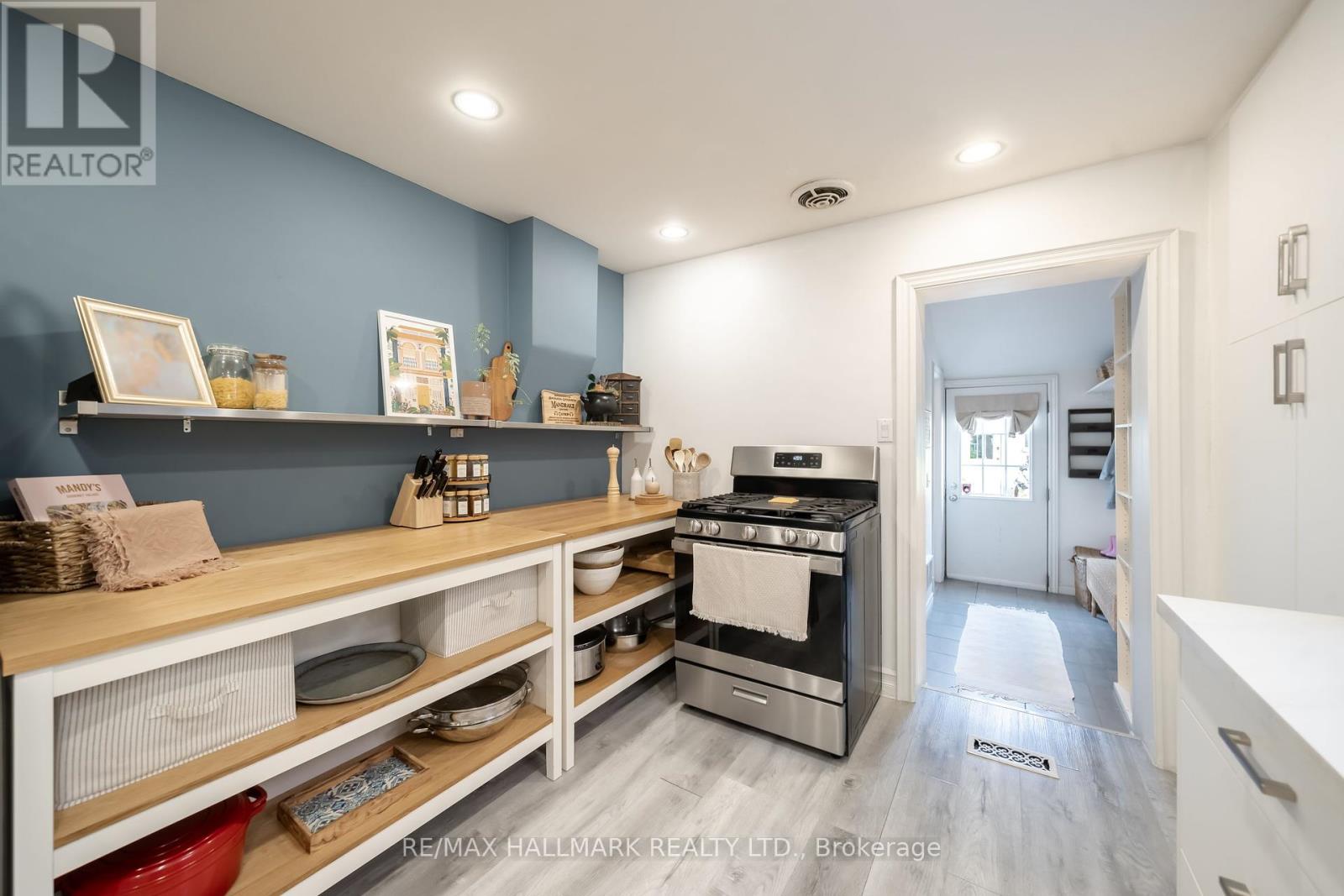 38 Brookfield Street, Toronto, Ontario  M6J 3A9 - Photo 8 - C12462954
