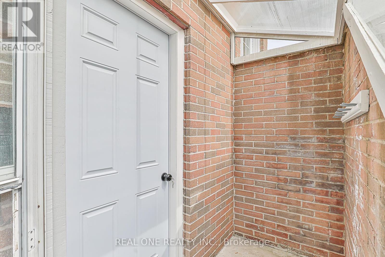 368 Hollyberry Trail, Toronto, Ontario  M2H 2P6 - Photo 3 - C12463007