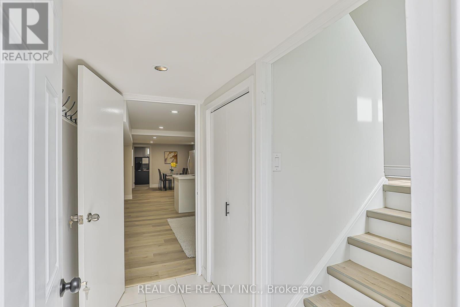 368 Hollyberry Trail, Toronto, Ontario  M2H 2P6 - Photo 4 - C12463007