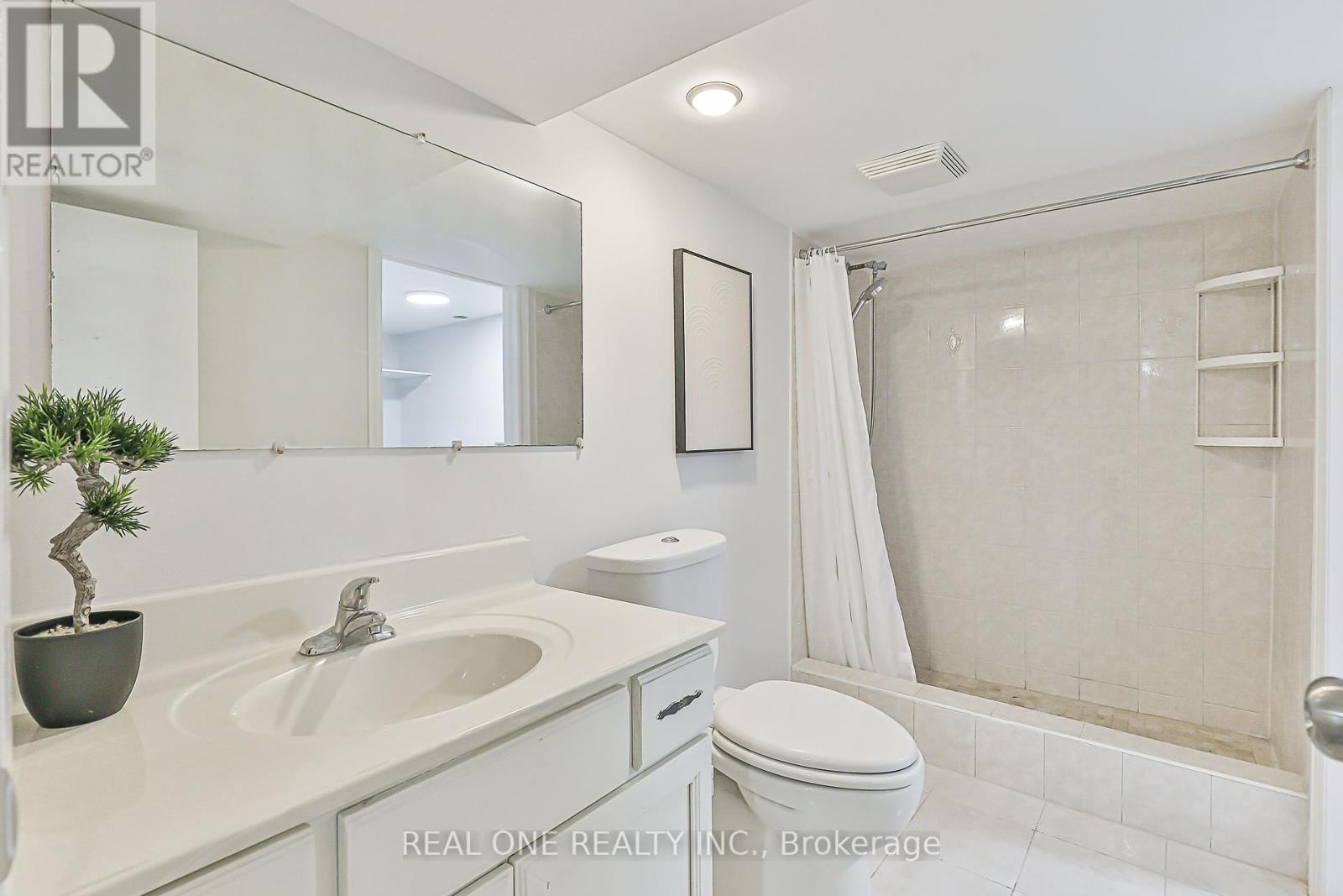 368 Hollyberry Trail, Toronto, Ontario  M2H 2P6 - Photo 5 - C12463007