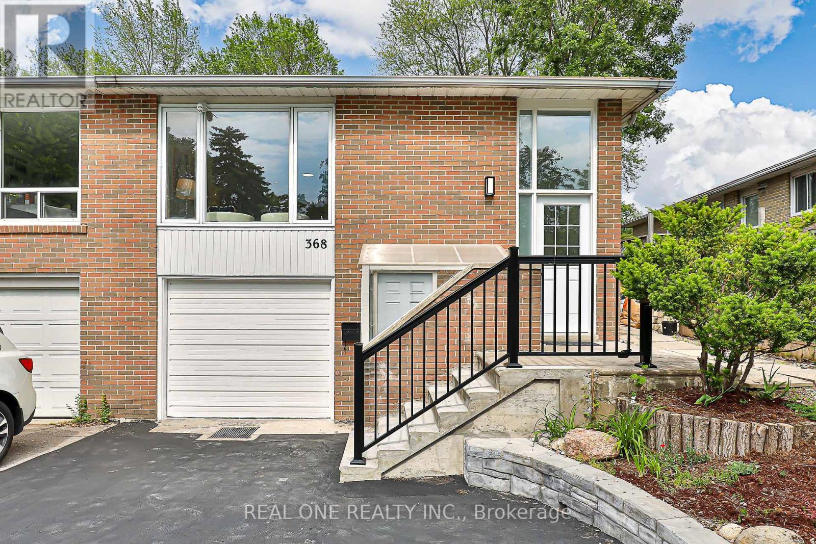 368 Hollyberry Trail, Toronto, Ontario  M2H 2P6 - Photo 2 - C12463029
