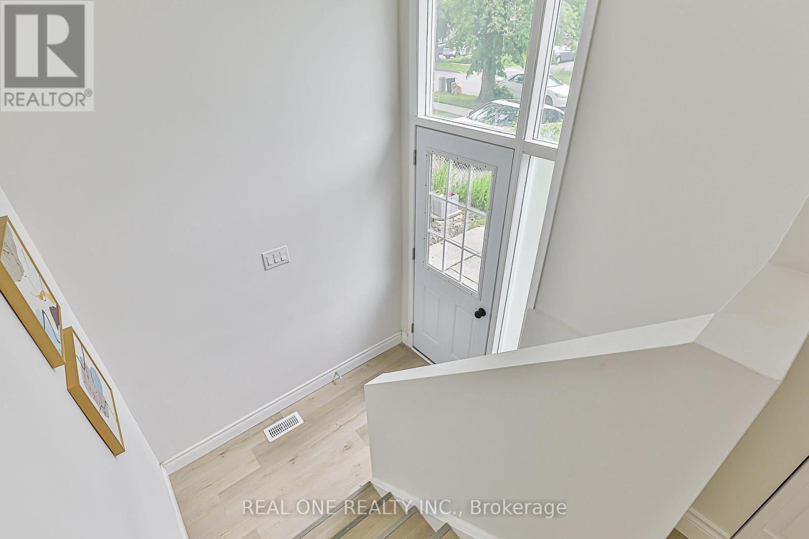 368 Hollyberry Trail, Toronto, Ontario  M2H 2P6 - Photo 5 - C12463029