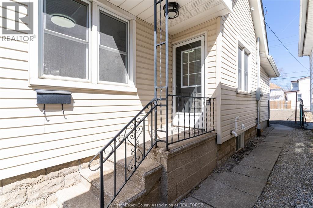 888 Langlois Unit# Upper, Windsor, Ontario  N9A 2H1 - Photo 3 - 25025952