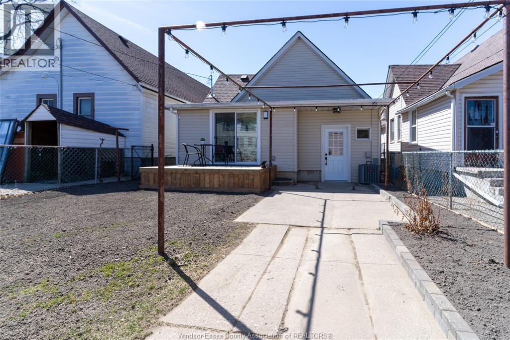 888 Langlois Unit# Upper, Windsor, Ontario  N9A 2H1 - Photo 5 - 25025952