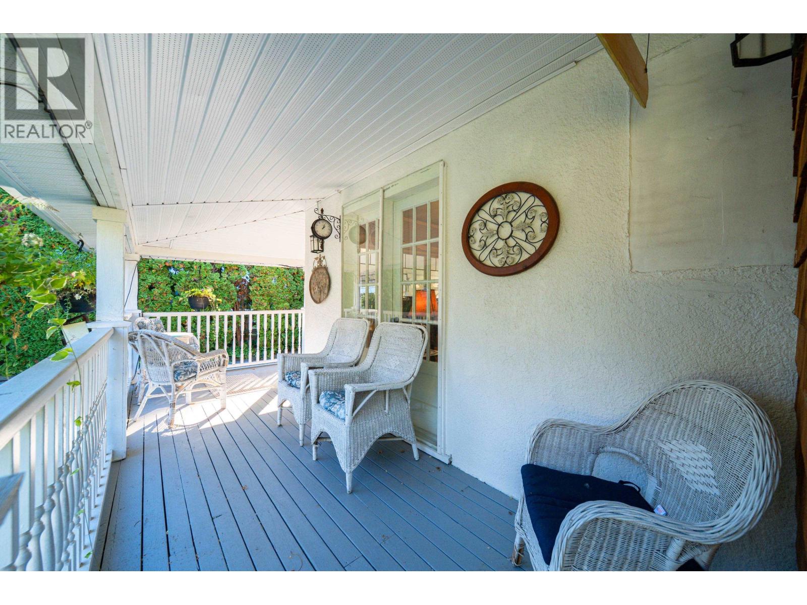 704 Townley Street, Coquitlam, British Columbia  V3J 4N1 - Photo 6 - R3058553