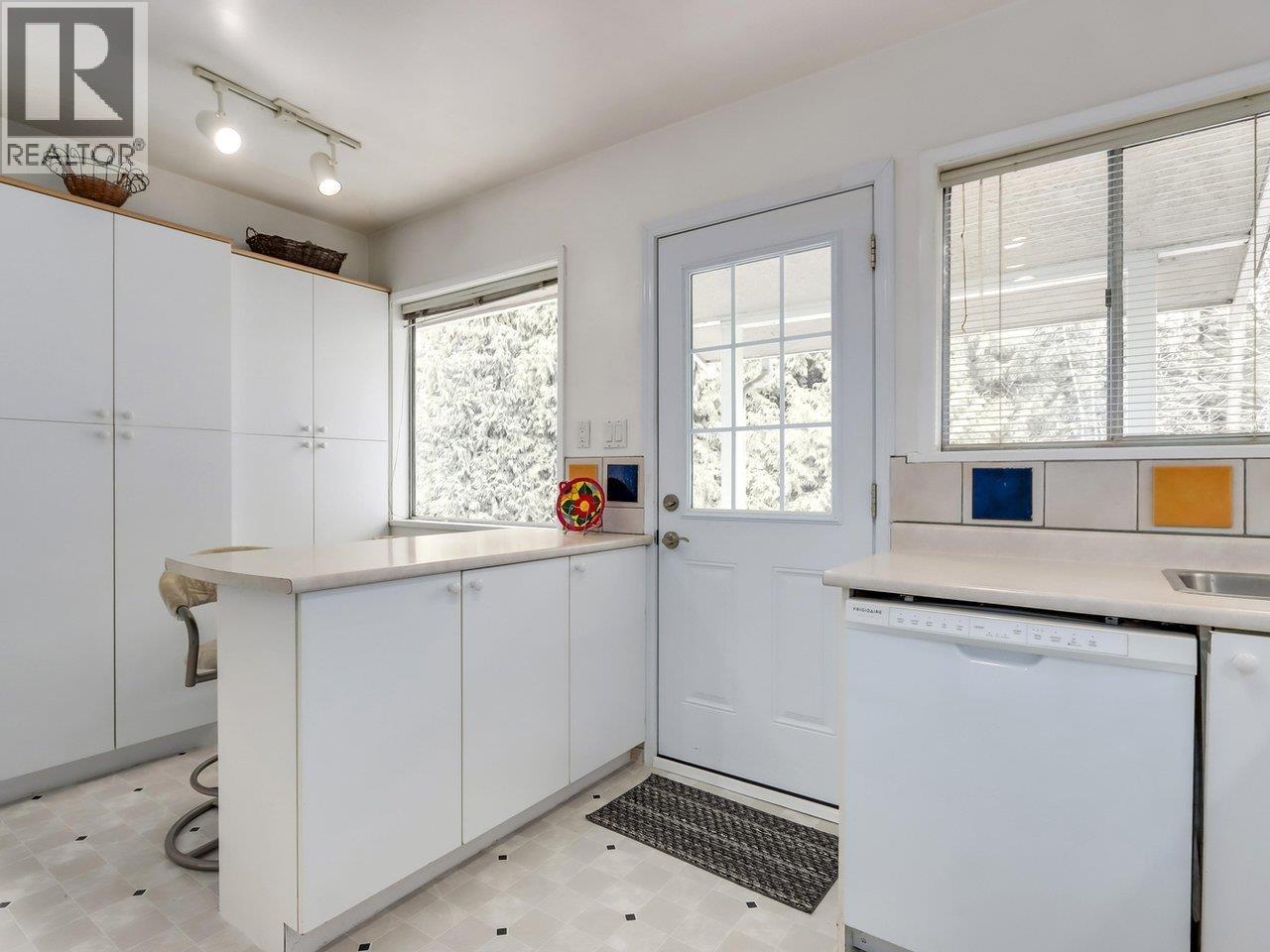2984 Plymouth Drive, North Vancouver, British Columbia  V7H 1C7 - Photo 12 - R3058556