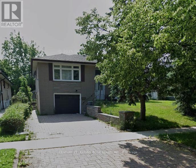 Upper - 18 Packard Boulevard, Toronto, Ontario  M1P 4K1 - Photo 1 - E12462919