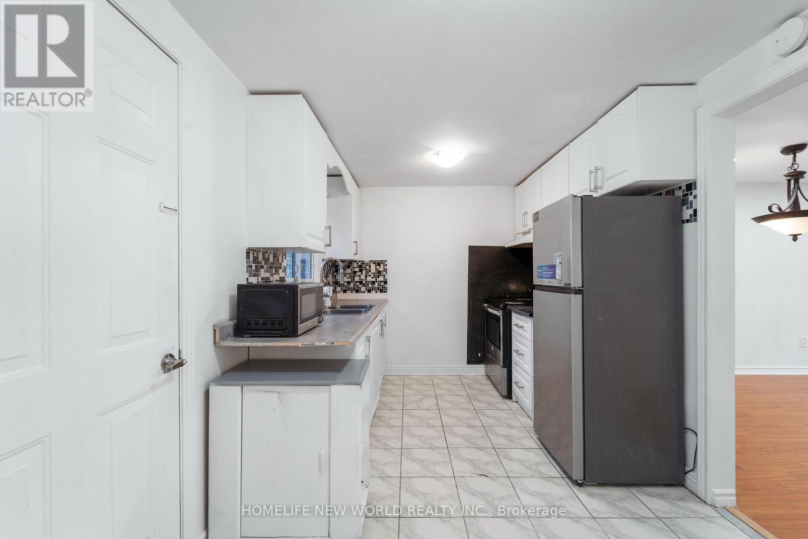 3 Brisbourne Grove, Toronto, Ontario  M1B 1P2 - Photo 4 - E12462927