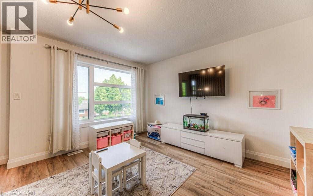 81 Fifth Avenue, Kitchener, Ontario  N2C 1P5 - Photo 12 - 40779122