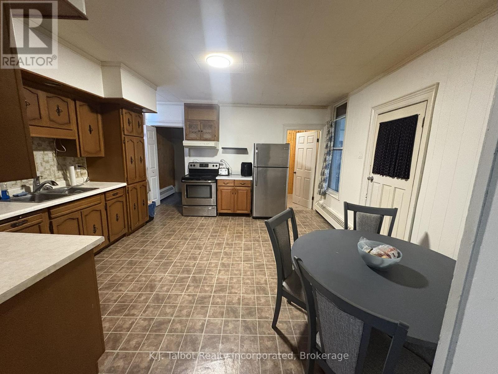 10 West William Street, Huron East, Ontario  N0K 1W0 - Photo 10 - X12454245