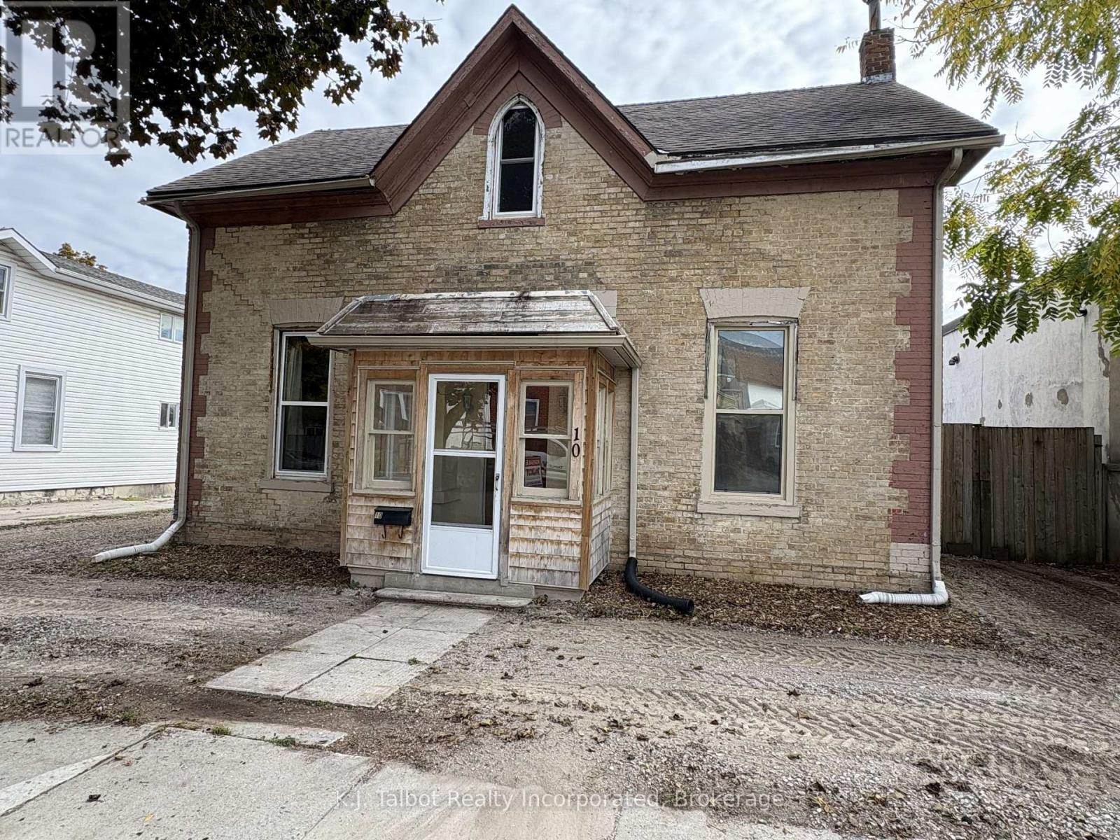 10 West William Street, Huron East, Ontario  N0K 1W0 - Photo 2 - X12454245