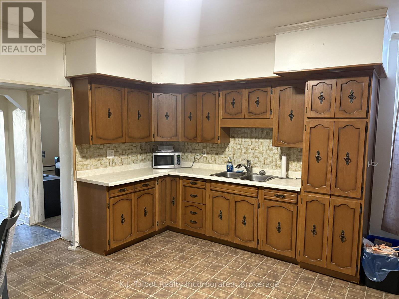 10 West William Street, Huron East, Ontario  N0K 1W0 - Photo 11 - X12454245
