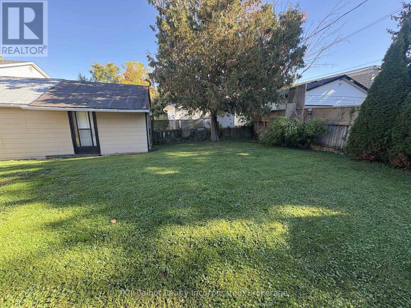 10 West William Street, Huron East, Ontario  N0K 1W0 - Photo 32 - X12454245