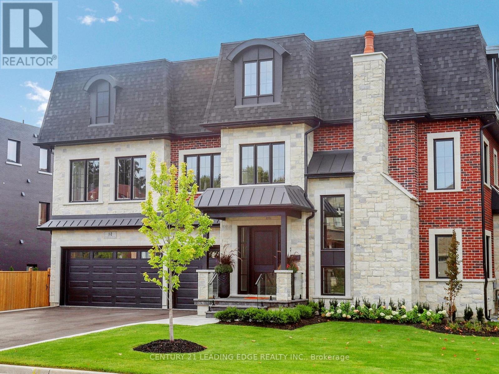 31 Naughton Drive, Richmond Hill, Ontario  L4C 4M6 - Photo 2 - N12462914