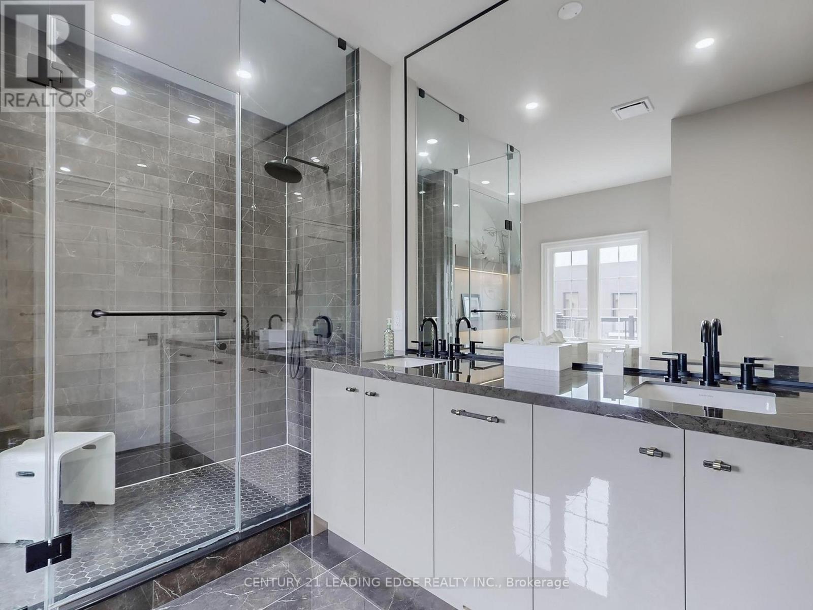 31 Naughton Drive, Richmond Hill, Ontario  L4C 4M6 - Photo 23 - N12462914