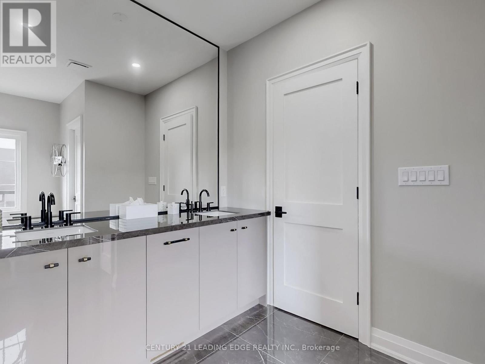 31 Naughton Drive, Richmond Hill, Ontario  L4C 4M6 - Photo 26 - N12462914