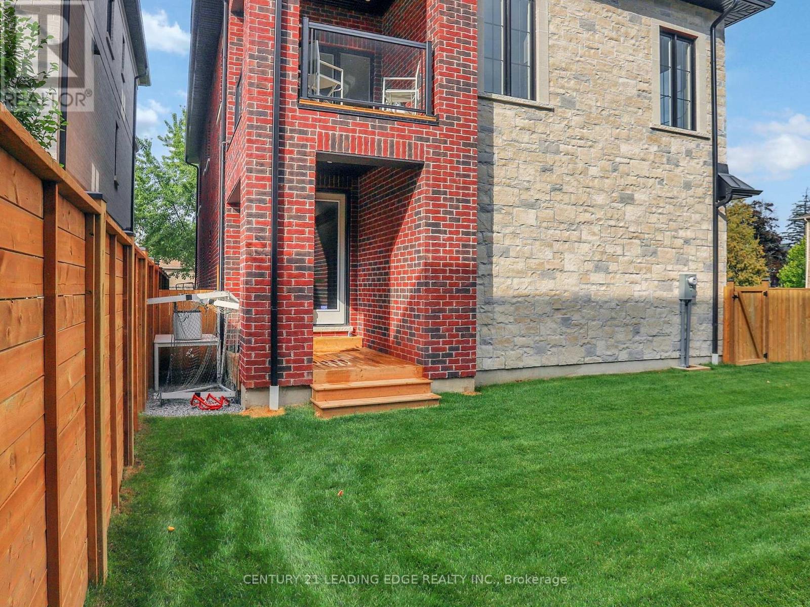 31 Naughton Drive, Richmond Hill, Ontario  L4C 4M6 - Photo 49 - N12462914