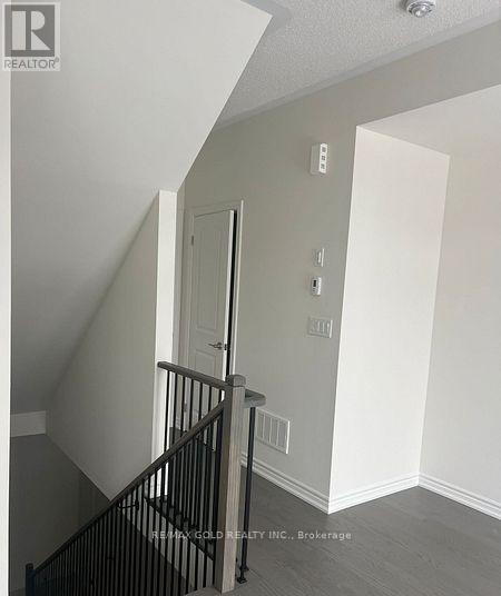 47 Montrose Boulevard, Bradford West Gwillimbury, Ontario  L3Z 4P1 - Photo 3 - N12462955