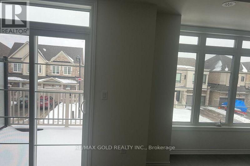 47 Montrose Boulevard, Bradford West Gwillimbury, Ontario  L3Z 4P1 - Photo 4 - N12462955