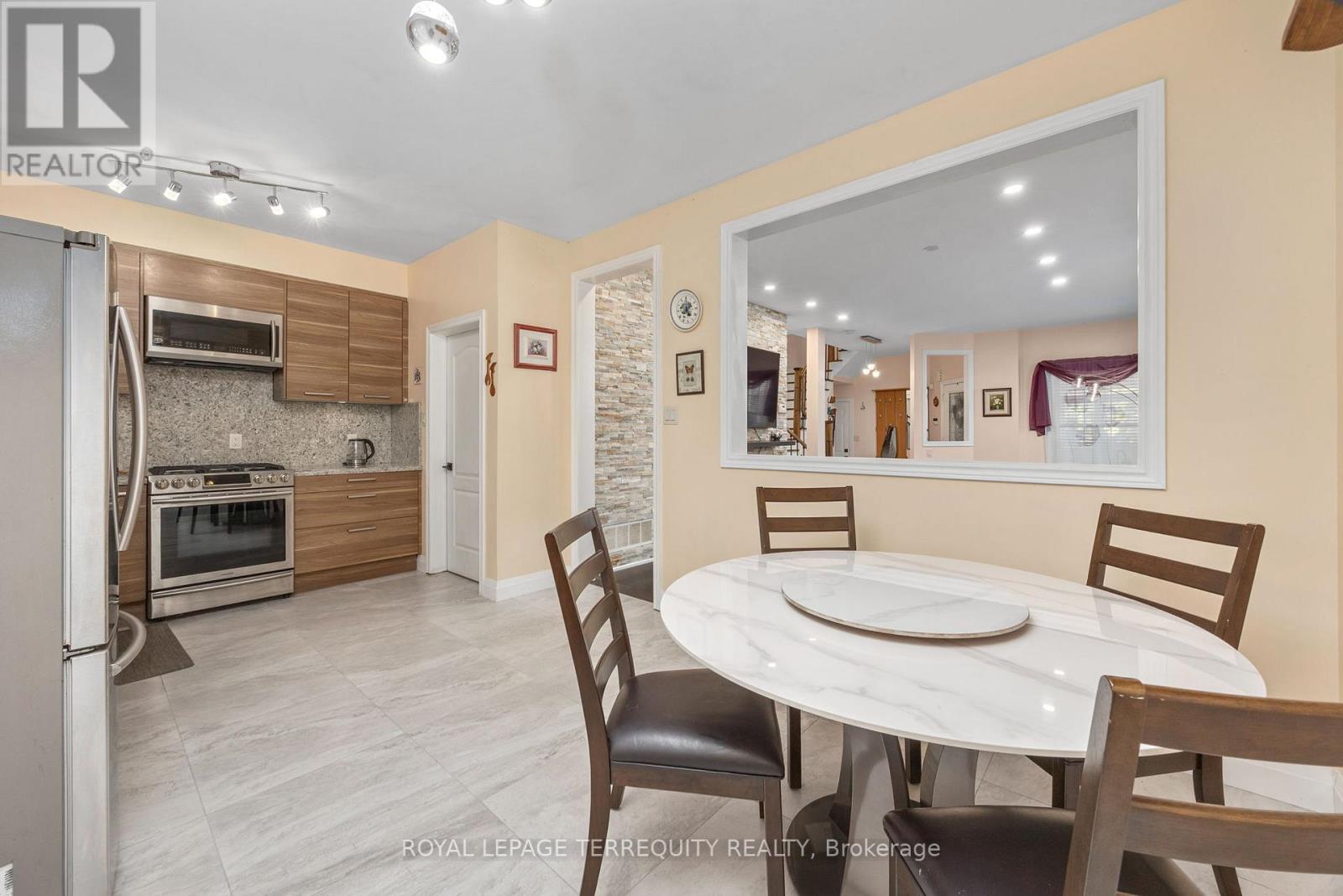 111 English Oak Drive, Richmond Hill, Ontario  L4E 3X4 - Photo 11 - N12462977
