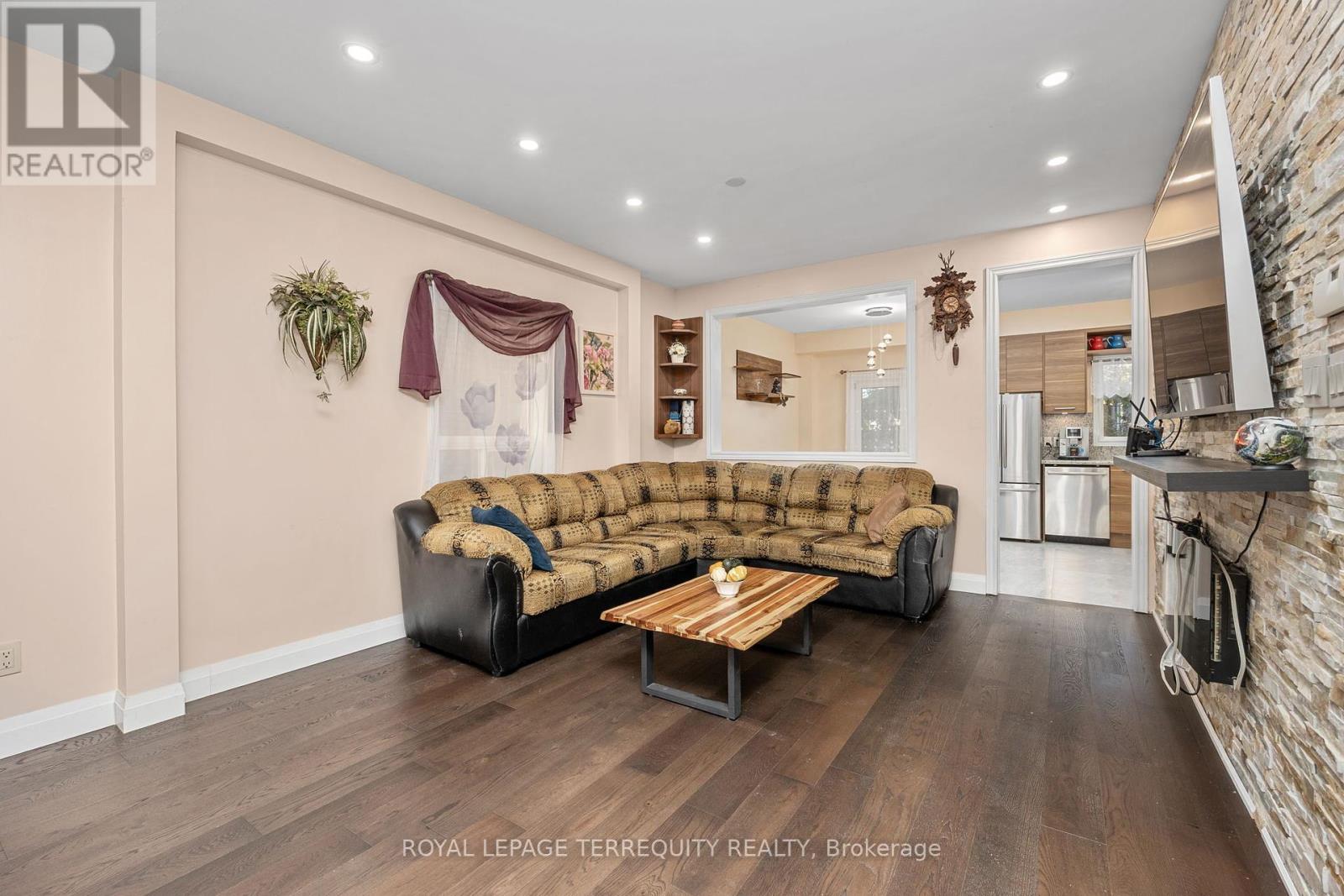 111 English Oak Drive, Richmond Hill, Ontario  L4E 3X4 - Photo 5 - N12462977