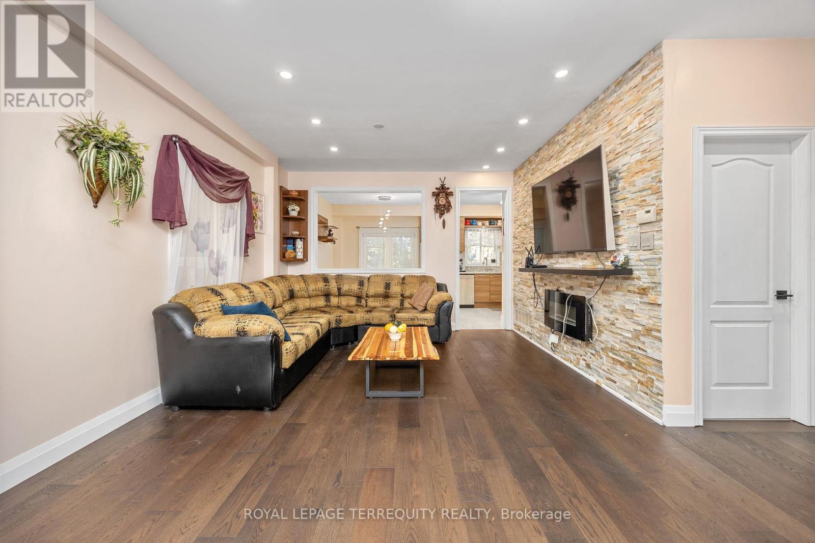 111 English Oak Drive, Richmond Hill, Ontario  L4E 3X4 - Photo 6 - N12462977