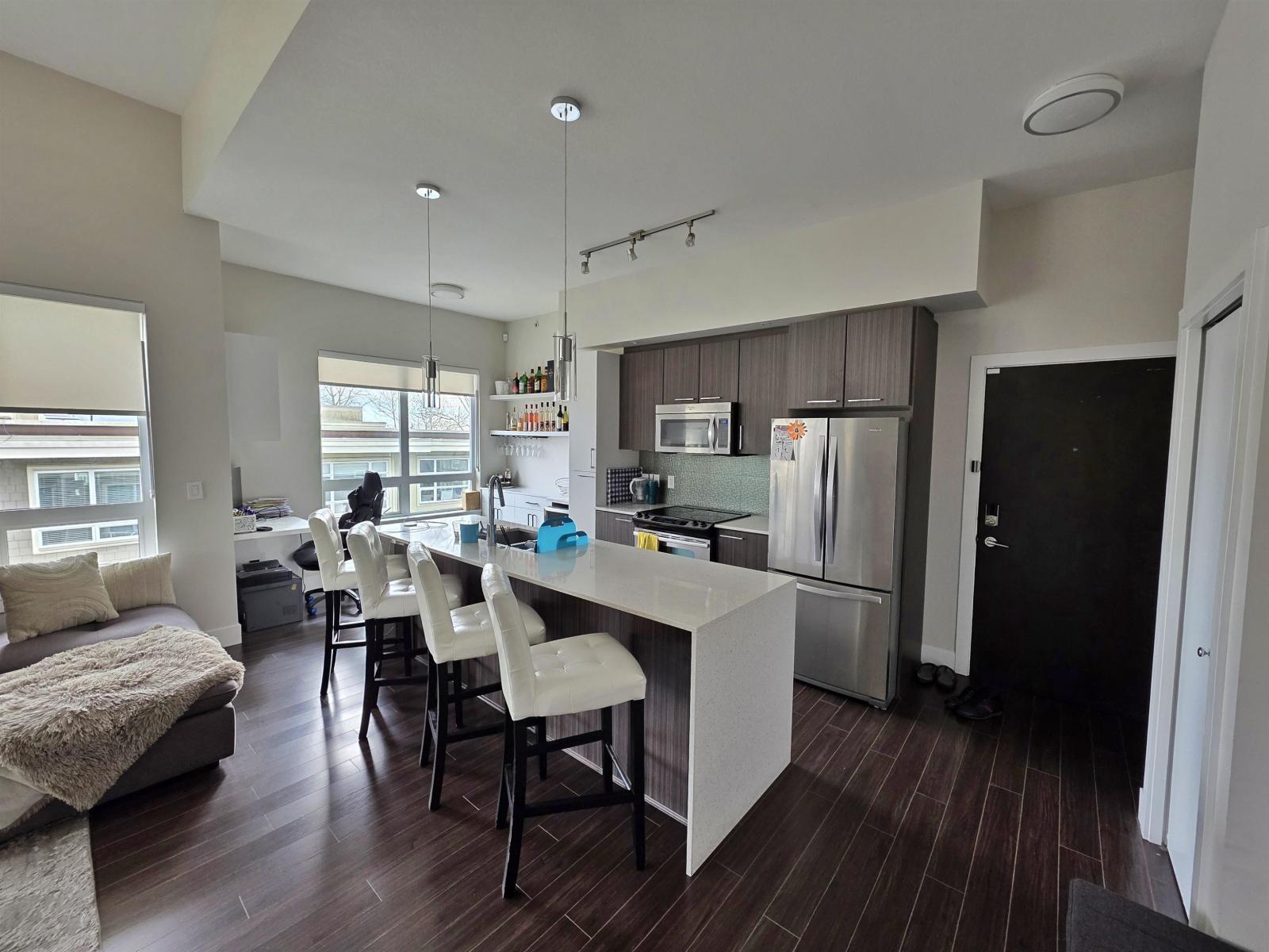 C421 20211 66 AVENUE, langley, British Columbia