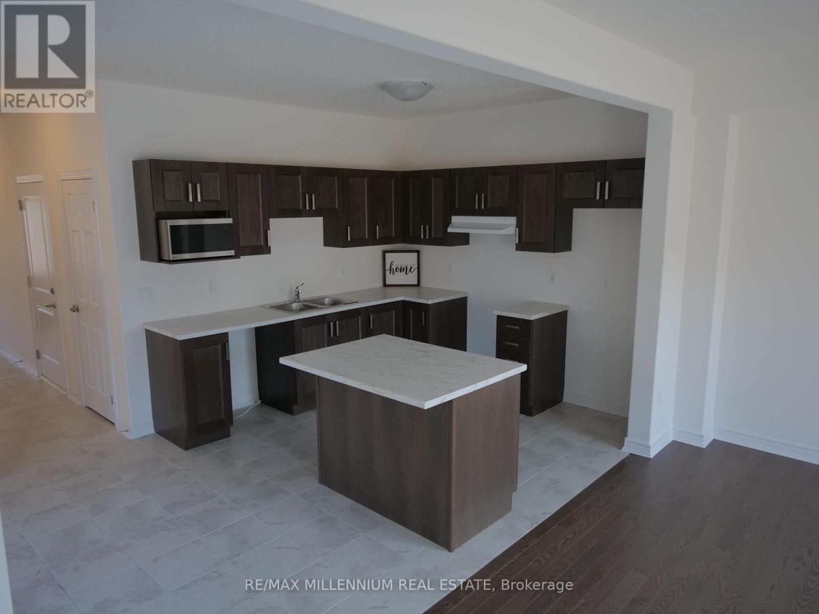 4 Shipley Avenue S, Collingwood, Ontario  L9Y 5M6 - Photo 2 - S12463064