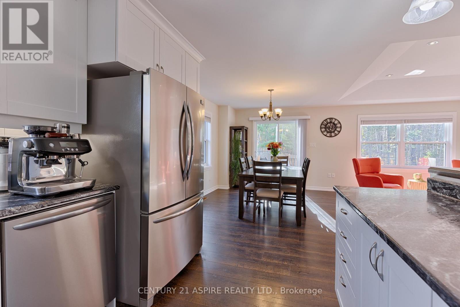 41 Dustin Drive, Petawawa, Ontario  K8H 0G3 - Photo 12 - X12461190