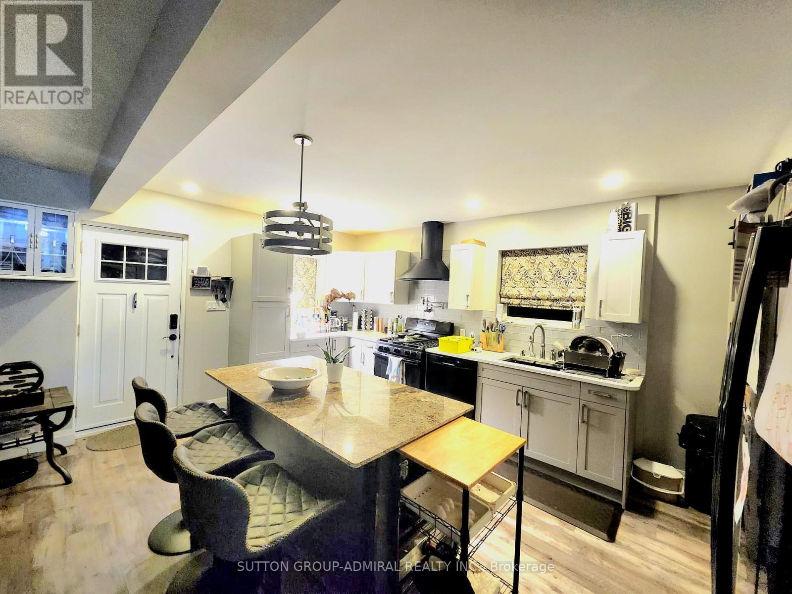 602 Dean Avenue, Oshawa, Ontario  L1H 3E9 - Photo 3 - E12400649