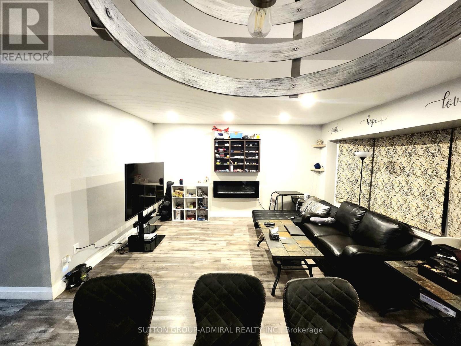 602 Dean Avenue, Oshawa, Ontario  L1H 3E9 - Photo 2 - E12400649