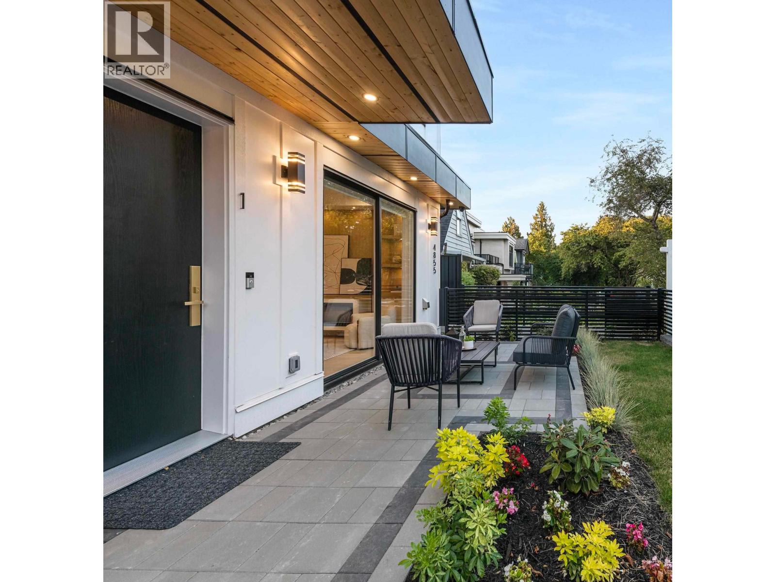 1 4855 DUMFRIES STREET, Vancouver, British Columbia